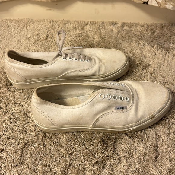 White vans - Picture 2 of 5